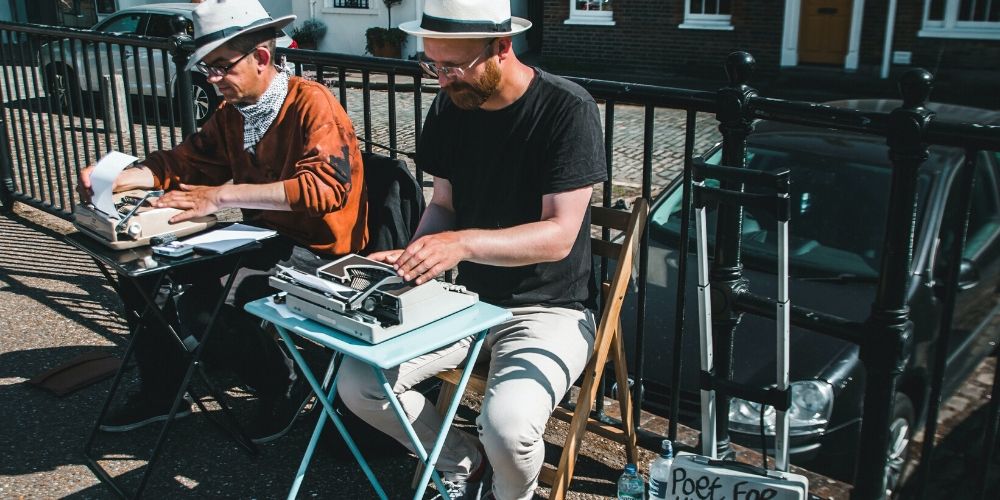 writers-typing-outside