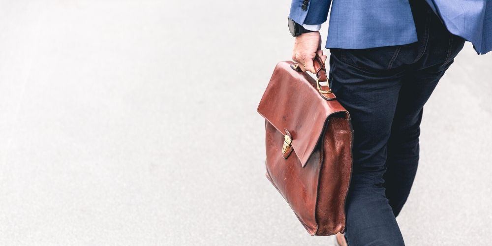 walking-business-man-starting